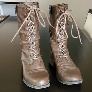 Combat boots